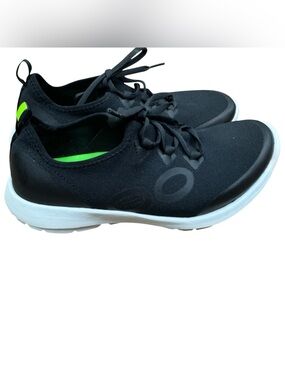 OOFOS OOmg Sport LS recovery shoes in a black and white sz 11